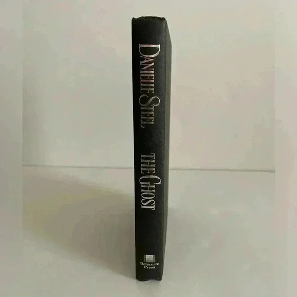 Danielle Steel The Ghost - Picture 2 of 9